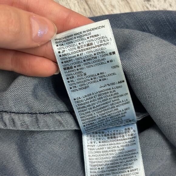 GAP Dark Indigo Womens‎ L Minimalist Tencel Chambray Keyhole Back Sleeveless Top - Picture 10 of 11